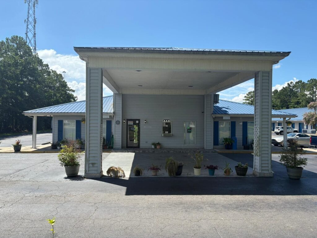 Exterior entrance of Extended Stay Brunswick hotel in Brunswick, Georgia